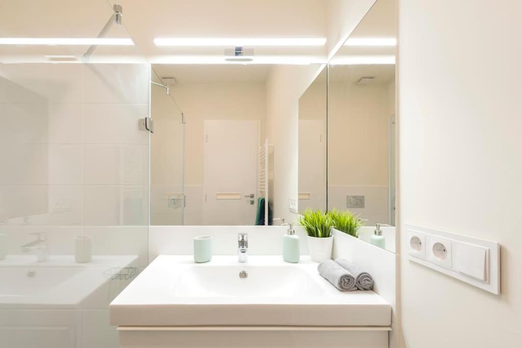 Luxury New-3bdr 3bth Sauna!city Center דירה