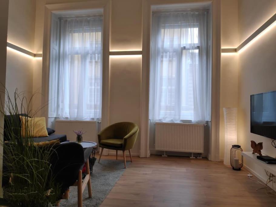 Luxury New-3bdr 3bth Sauna!city Center דירה