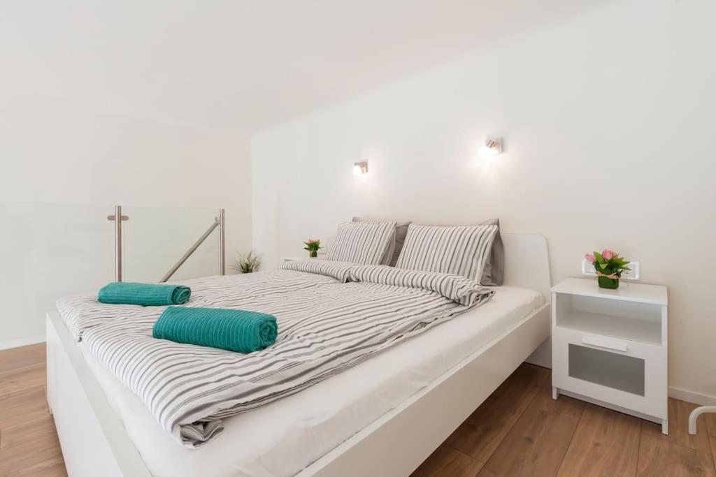 Luxury New-3bdr 3bth Sauna!city Center דירה